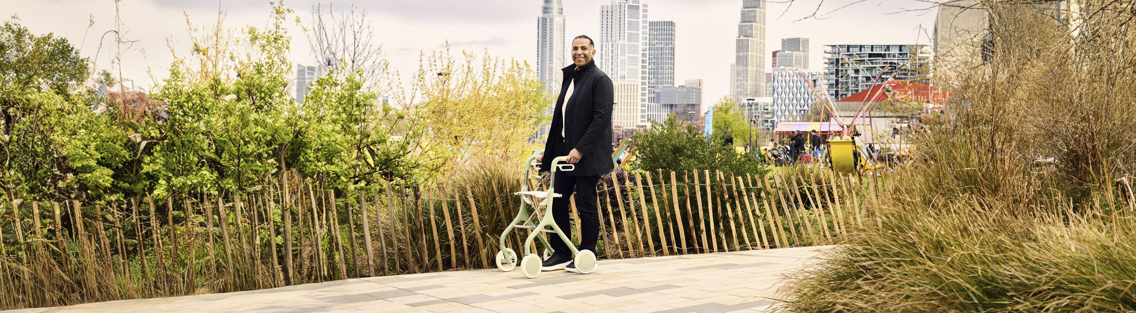 Foldable, easy-to-use rollator for effortless mobility